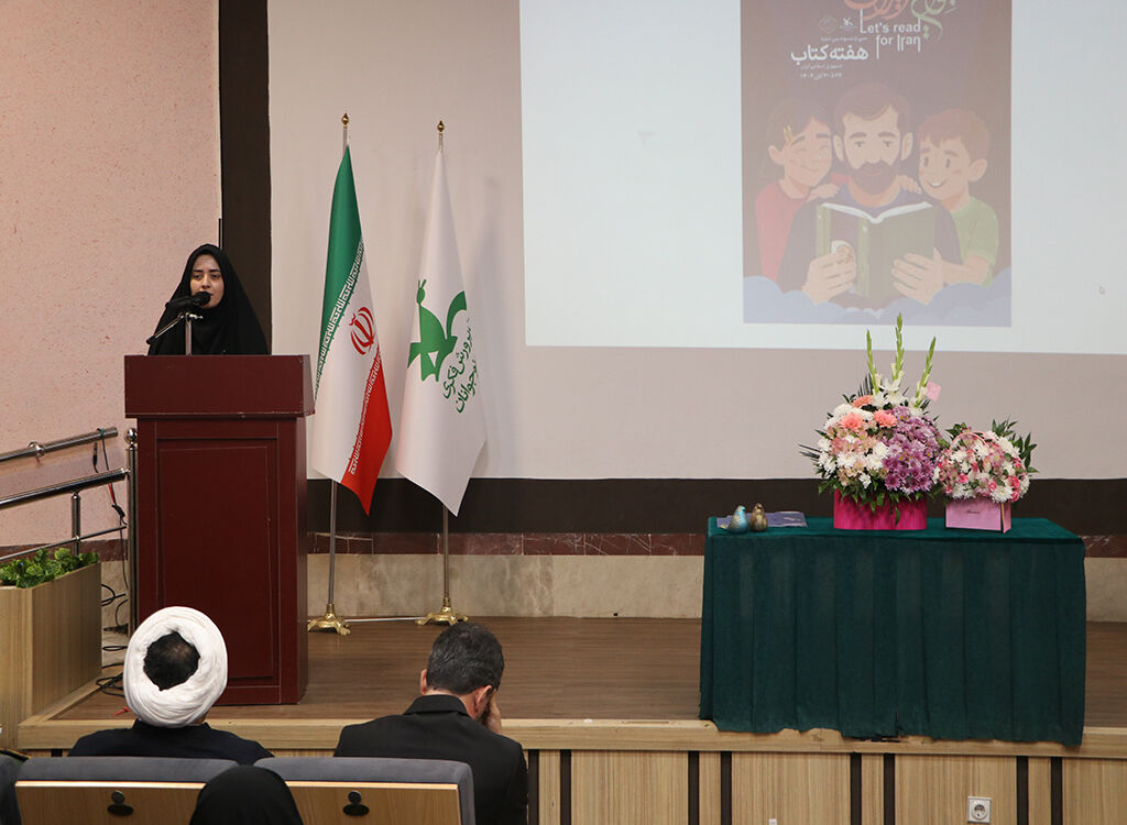 1368311-1 آیینرونمایی از ۶ عنوان کتاب دفاع مقدس در رشت برگزارشد