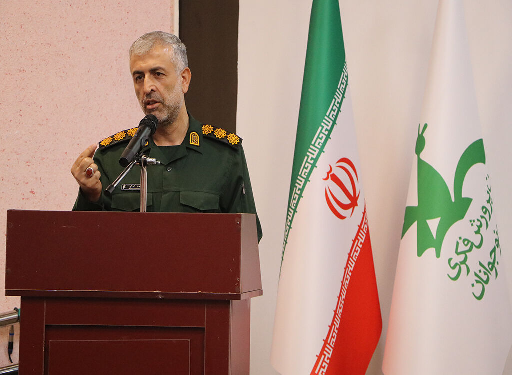 آیین‌رونمایی از ۶ عنوان کتاب دفاع مقدس در رشت برگزارشد