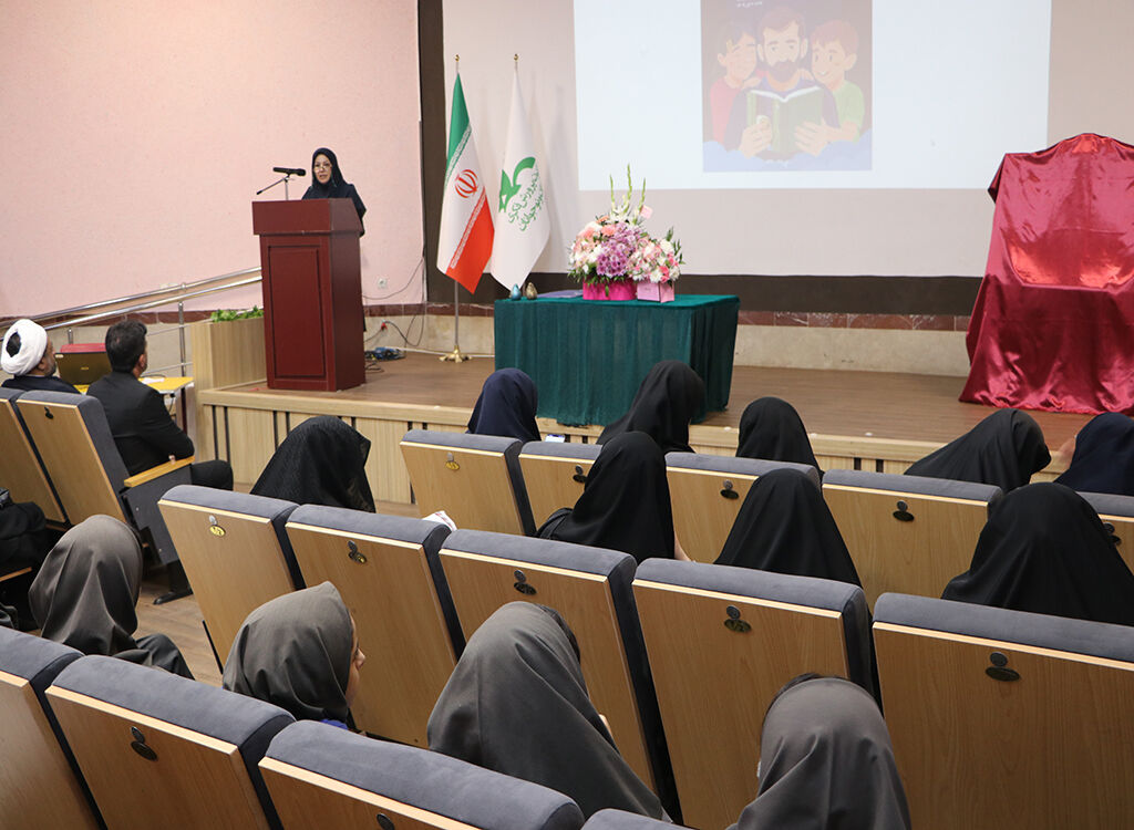 1368313-1 آیینرونمایی از ۶ عنوان کتاب دفاع مقدس در رشت برگزارشد