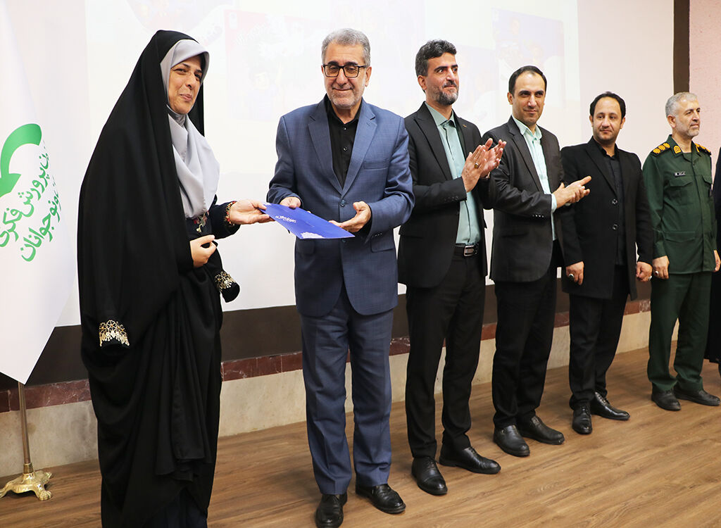 1368321-1 آیینرونمایی از ۶ عنوان کتاب دفاع مقدس در رشت برگزارشد