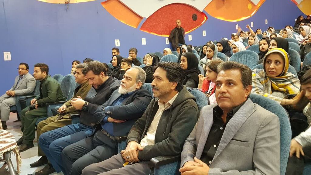 1368370-1 آیین تجلیل از اعضای کتابخوان کانون کرمانشاه برگزار شد