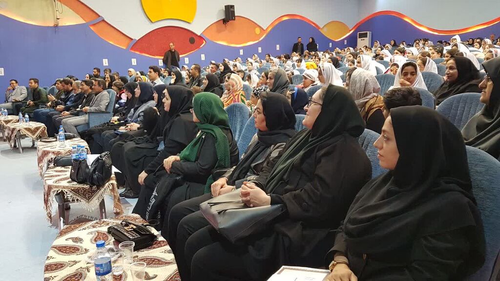 1368399-1 آیین تجلیل از اعضای کتابخوان کانون کرمانشاه برگزار شد