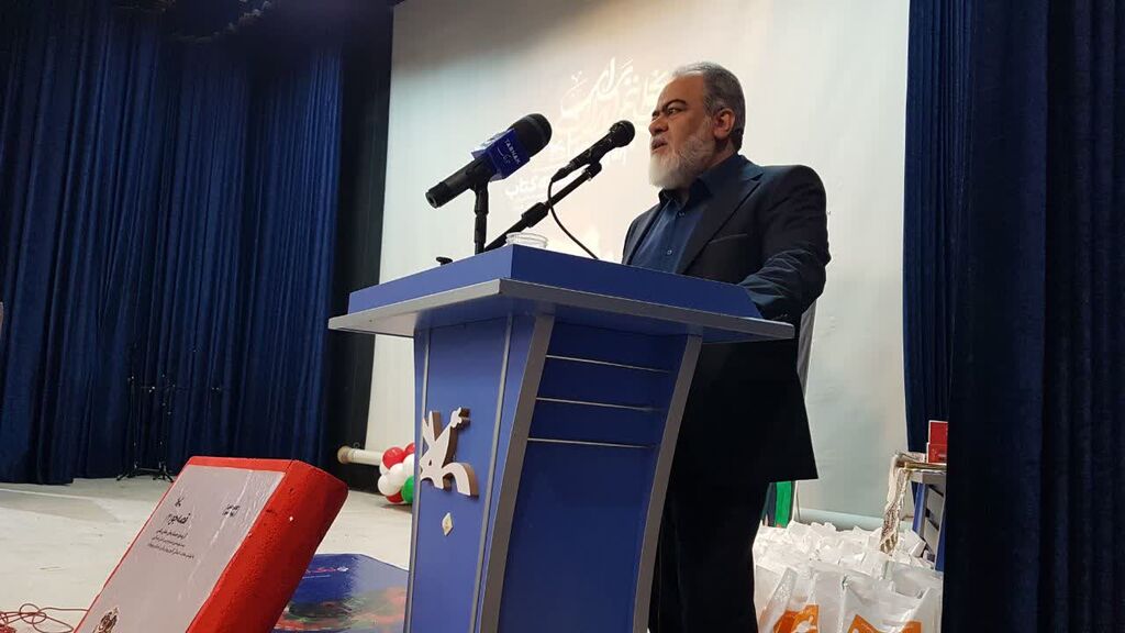 1368400-1 آیین تجلیل از اعضای کتابخوان کانون کرمانشاه برگزار شد