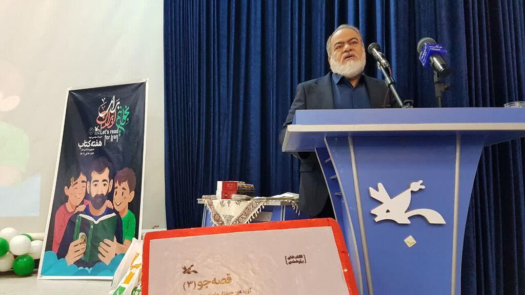 1368402-1 آیین تجلیل از اعضای کتابخوان کانون کرمانشاه برگزار شد