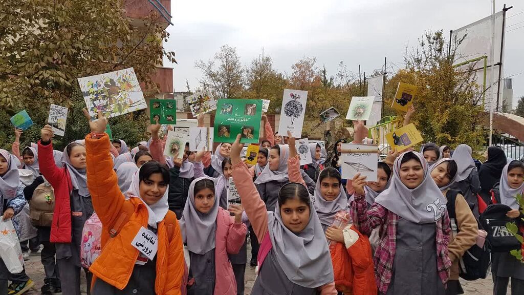 1368411-1 آیین تجلیل از اعضای کتابخوان کانون کرمانشاه برگزار شد