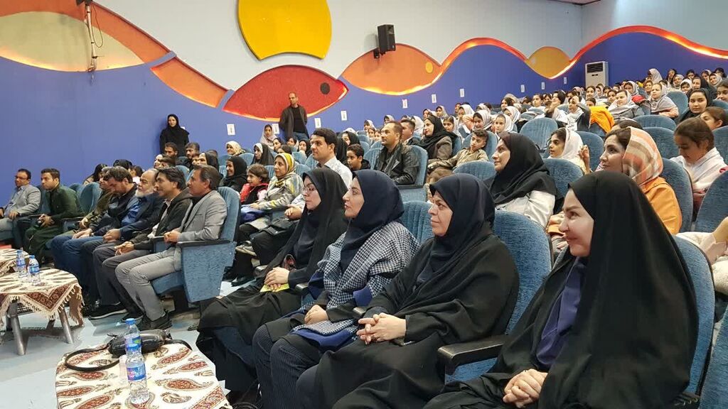 1368431-1 آیین تجلیل از اعضای کتابخوان کانون کرمانشاه برگزار شد