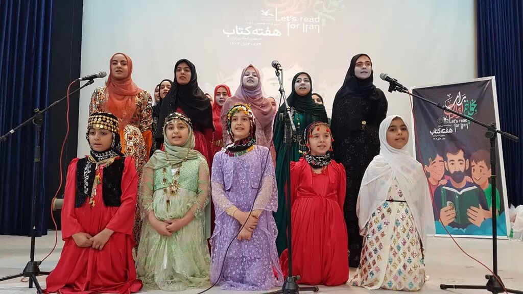 1368433-1 آیین تجلیل از اعضای کتابخوان کانون کرمانشاه برگزار شد