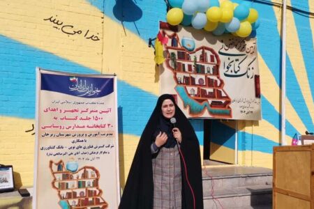 همزمان با روز کتابخوانی از مربی کتابخانه پستی نیشابور تقدیر شد