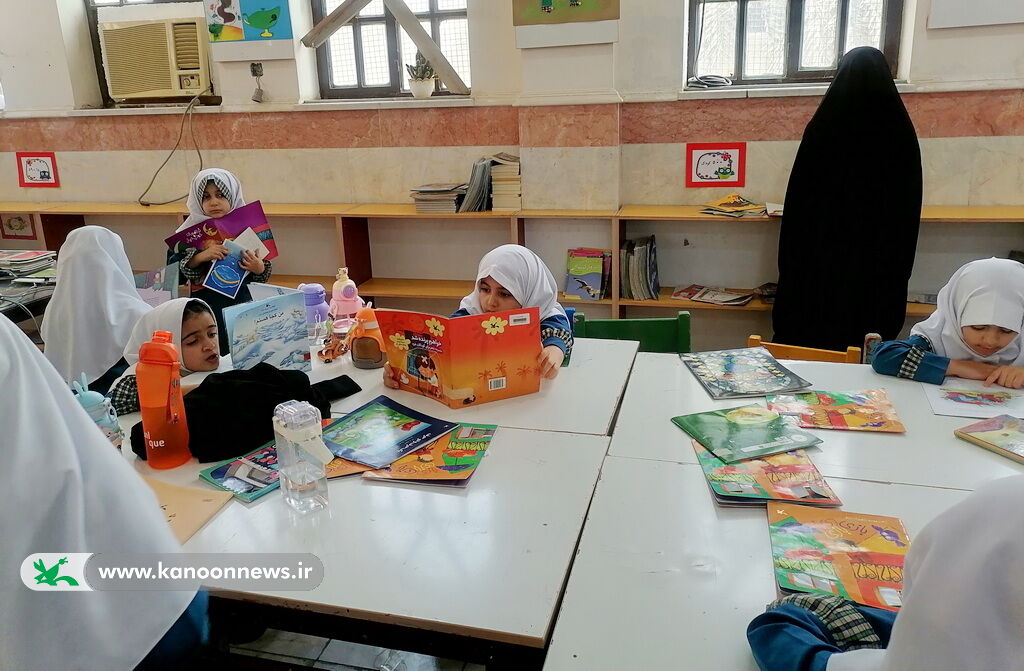 1368555-1 برگزاری ویژهبرنامههای هفته کتاب و کتابخوانی در مراکز فرهنگیهنری کانون استان بوشهر۱