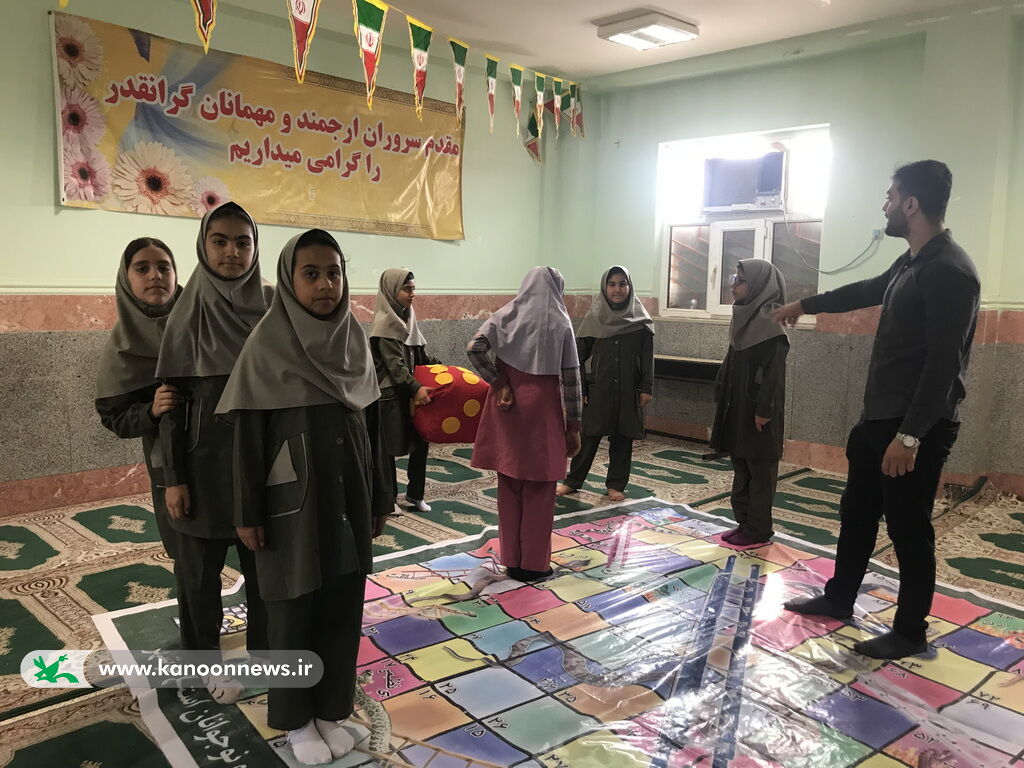 1368566-1 برگزاری ویژهبرنامههای هفته کتاب و کتابخوانی در مراکز فرهنگیهنری کانون استان بوشهر۱