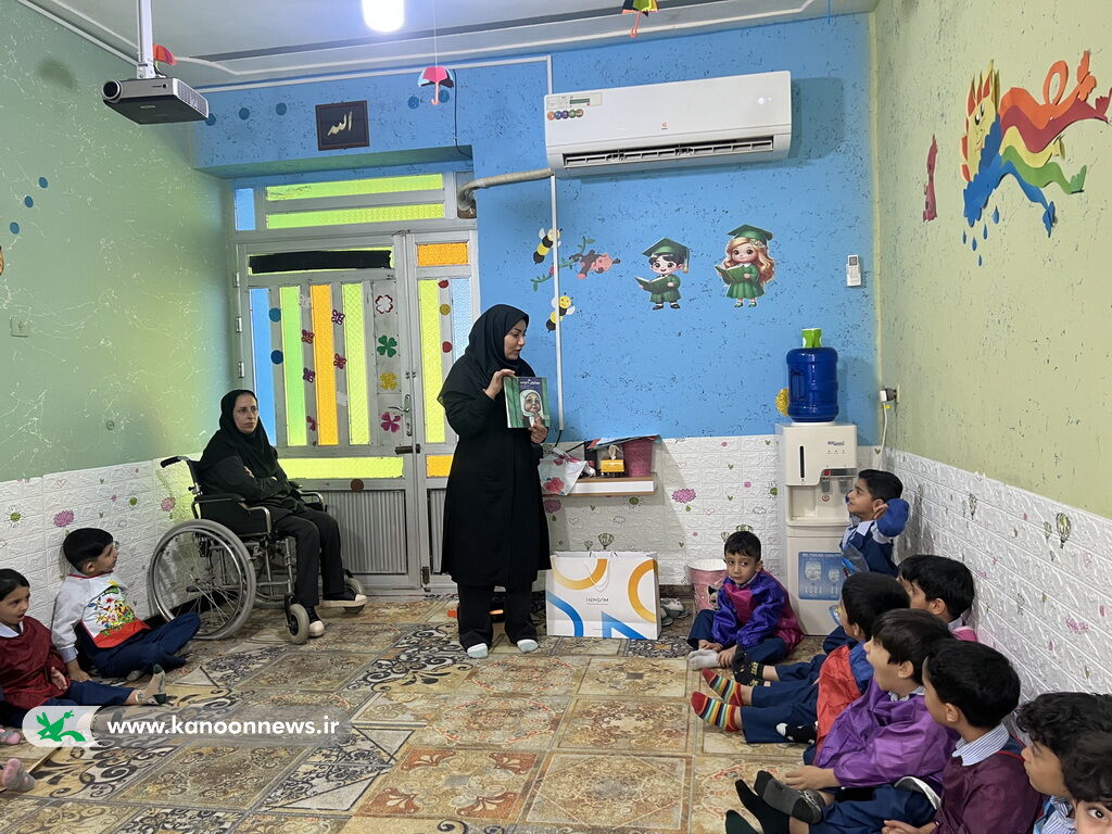 1368577-1 برگزاری ویژهبرنامههای هفته کتاب و کتابخوانی در مراکز فرهنگیهنری کانون استان بوشهر۱