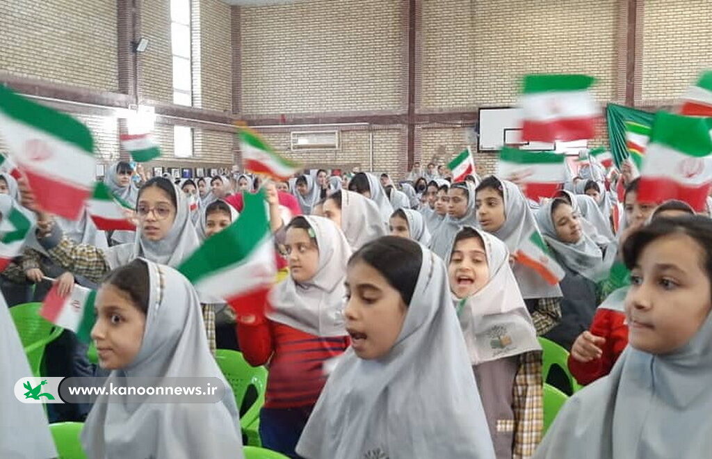 حضور مدیرکل کانون استان بوشهر در ویژه‌برنامه آغاز هفته کتاب در دبستان معینی