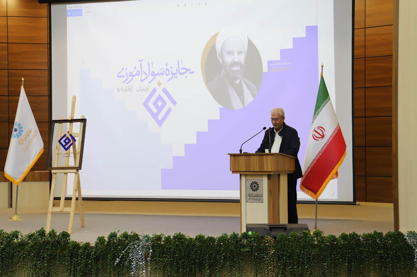 1368626-1 با حضور علی ربیعی دستیار اجتماعی رئیسجمهور، برندگان مسابقه نقاشی «مدرسهای به وسعت ایران» تقدیر شدند