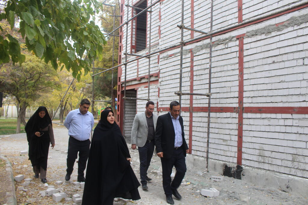 رئیس سازمان مدیریت و برنامه‌ریزی از سالن سینمای کودک و نوجوان کانون پرورش فکری بازدید کرد