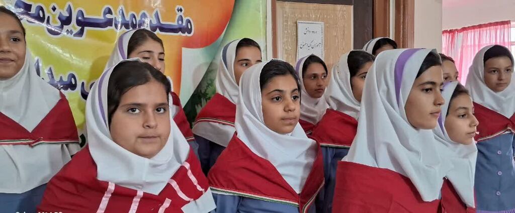 1368743-1 برگزاری جشن کتاب و نواختن زنگ مطالعه در کنگاور