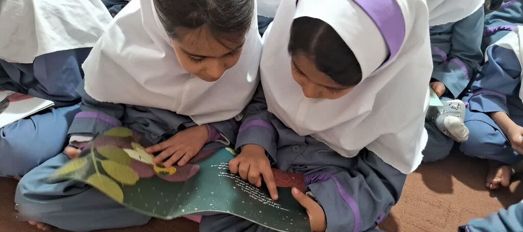 1368744-1 برگزاری جشن کتاب و نواختن زنگ مطالعه در کنگاور