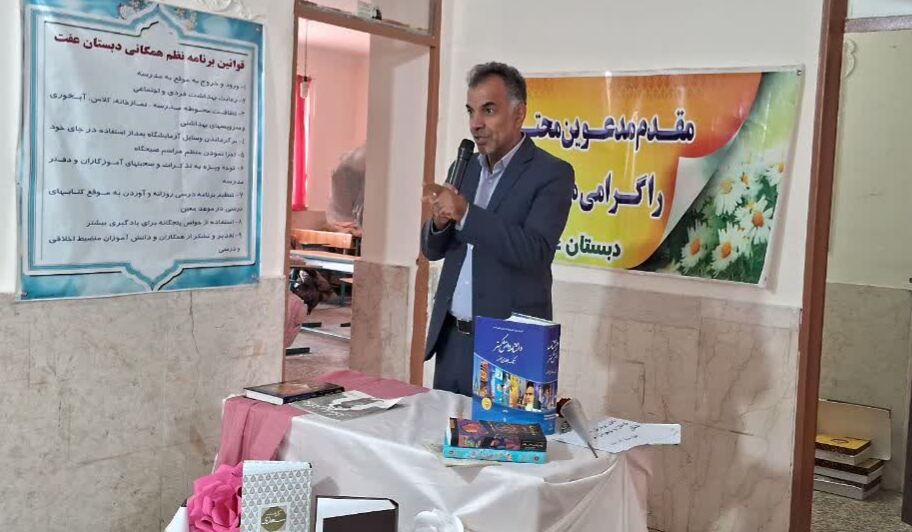 1368749-1 برگزاری جشن کتاب و نواختن زنگ مطالعه در کنگاور