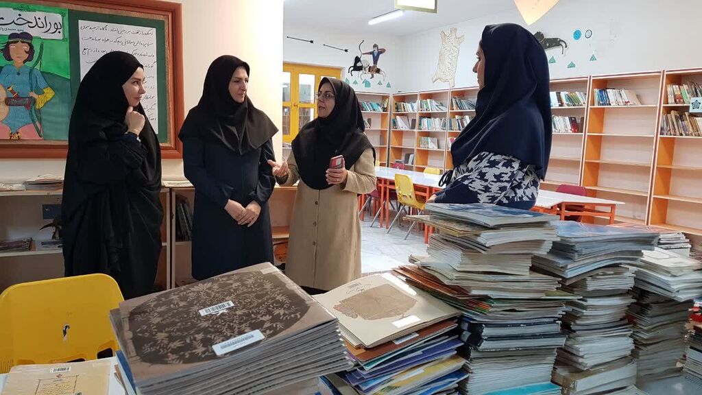 بازدید مدیرکل کتابخانه‌های عمومی از طرح‌های خلاق کتابخوانی کانون کرمانشاه
