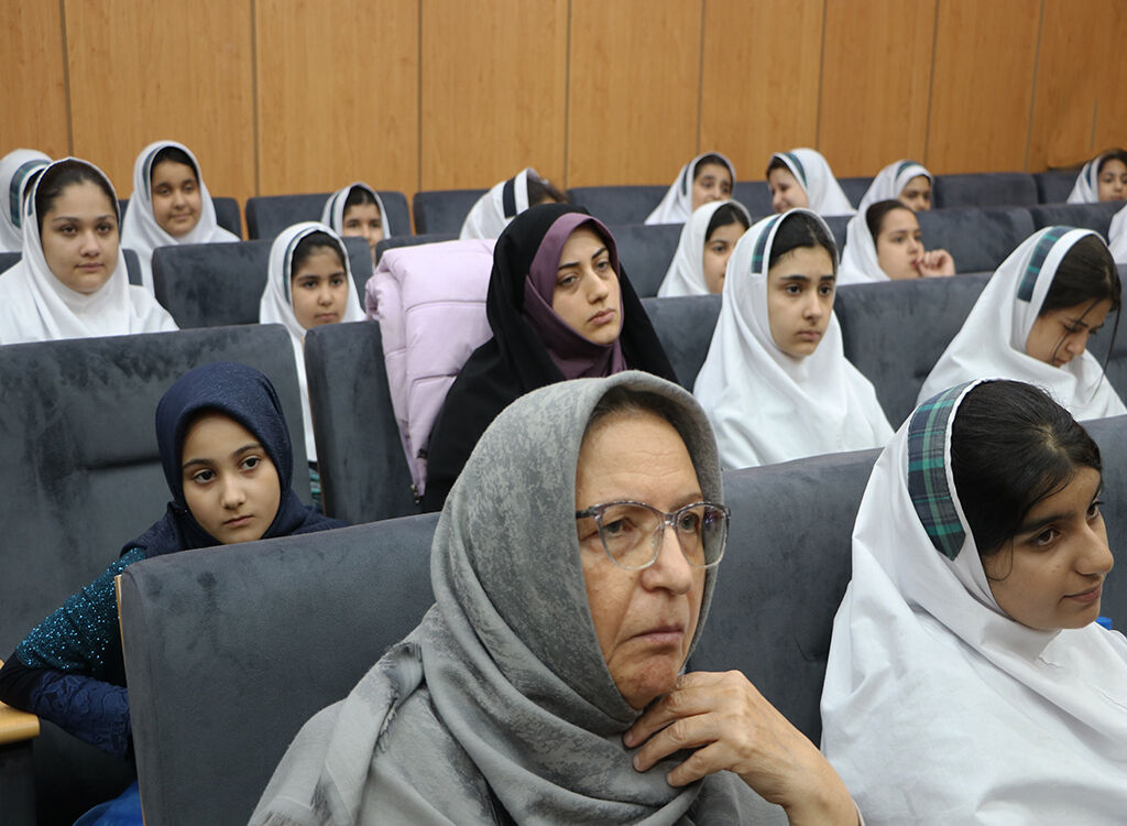 1368832-1 مهرواره «دنیای رنگی کتابها» در خمام؛ جشن دانایی و خلاقیت کودکان