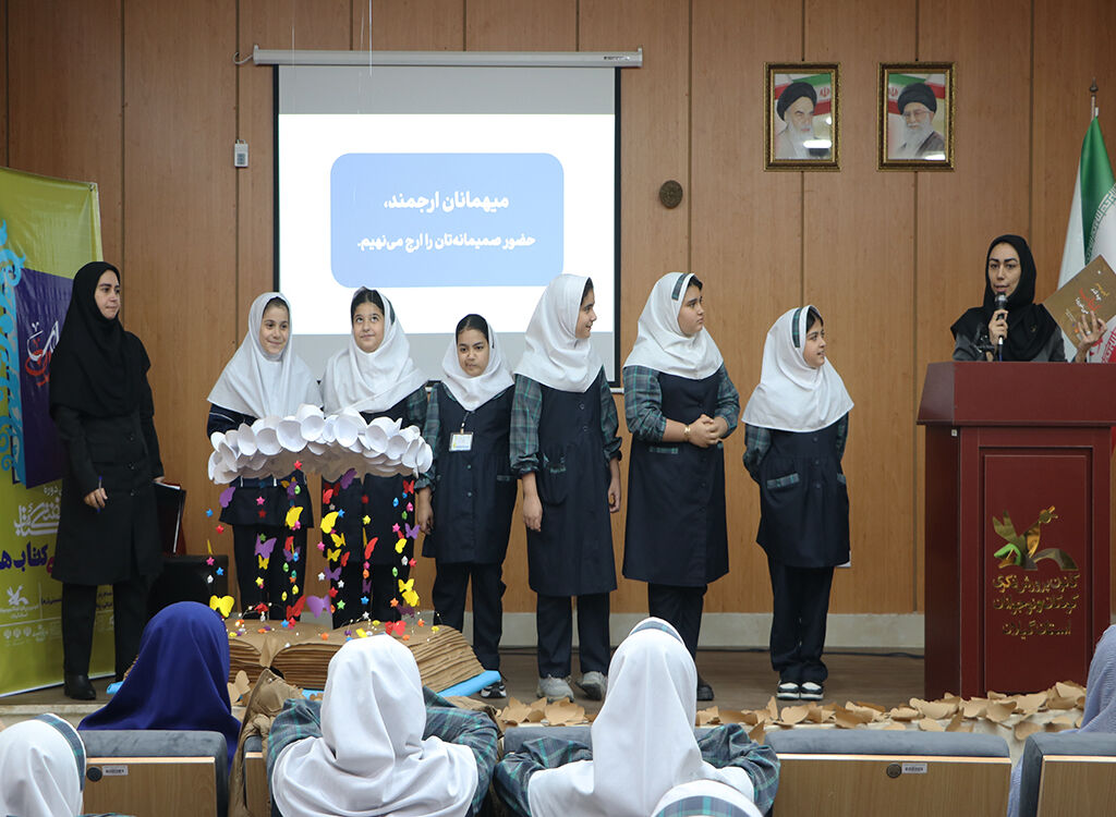 1368851-1 مهرواره «دنیای رنگی کتابها» در خمام؛ جشن دانایی و خلاقیت کودکان