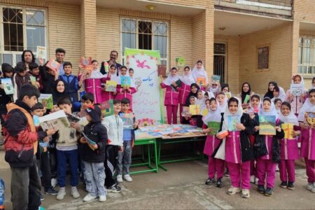 هفته کتاب و کتابخوانی درمدرسه سعدی روستای چشمه خزانه