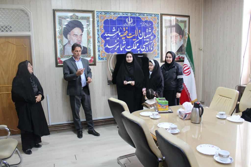 1368917-1 دیدار اعضای کانون با شهردار قرهضیاالدین