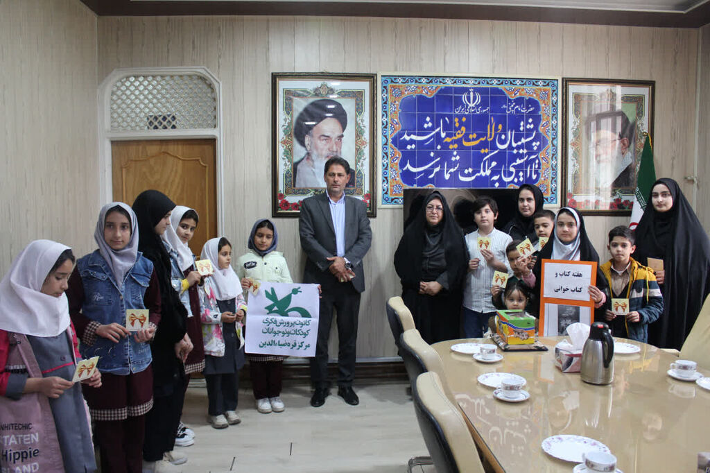 1368919-1 دیدار اعضای کانون با شهردار قرهضیاالدین