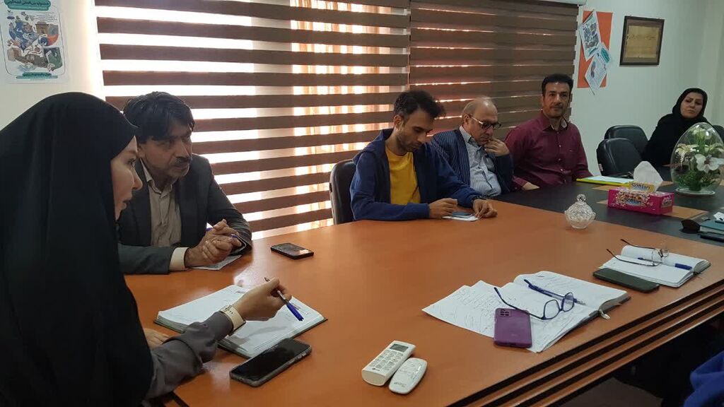 نشست هم‌اندیشی جشنواره ملی شعر نوجوان و نشان محبت در کانون کرمانشاه