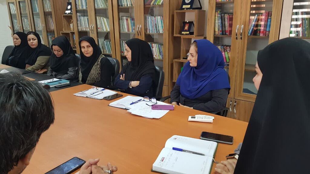 نشست هم‌اندیشی جشنواره ملی شعر نوجوان و نشان محبت در کانون کرمانشاه