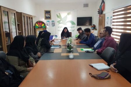 نشست هم‌اندیشی جشنواره ملی شعر نوجوان و نشان محبت در کانون کرمانشاه