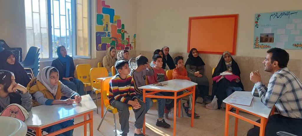 کارگاه قصه‌گویی با رویکرد انتخاب قصه‌های کتاب‌محور در مرکز شماره ۱۲ کرمانشاه