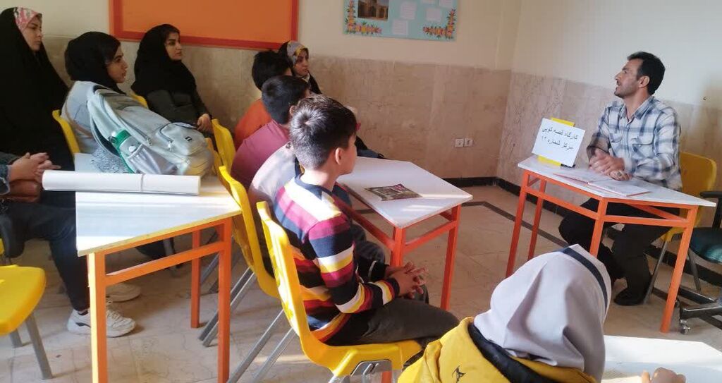 کارگاه قصه‌گویی با رویکرد انتخاب قصه‌های کتاب‌محور در مرکز شماره ۱۲ کرمانشاه