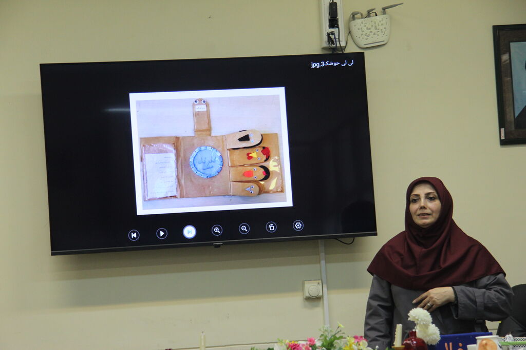 برگزاری نشست تخصصی آموزش ساخت کتاب‌های دست‌ساز «حسی‌ـ‌لمسی» و تجلیل از آثار برگزیده در کانون آذربایجان‌غربی