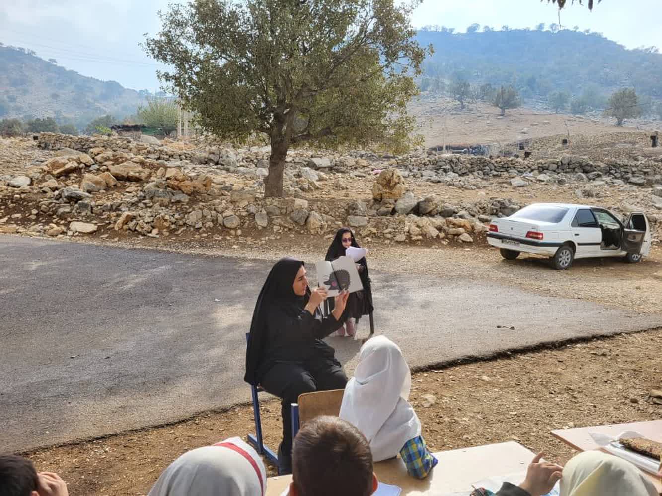 1369115-1 «بخوانیم برای ایران» در آبید بویر؛ اجرای برنامههای کتابمحور برای دانشآموزان عشایری