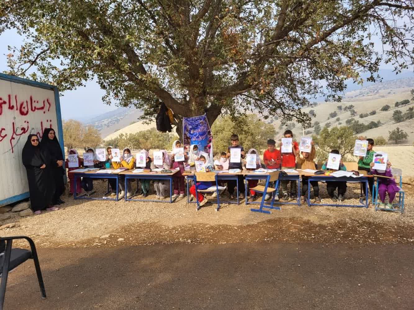 1369116-1 «بخوانیم برای ایران» در آبید بویر؛ اجرای برنامههای کتابمحور برای دانشآموزان عشایری