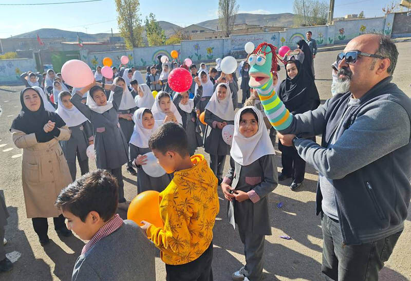 برنامه‌های فرهنگی گرامیداشت هفته کتاب در مرادلو ارشق اجرا شد