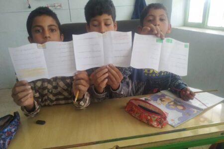 کتابخانه سیار کانون جهرم کودکان چدروئیه را میزبان برنامه هفته کتاب کرد