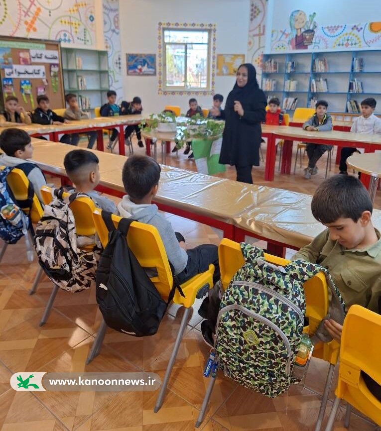 1369210-1 برگزاری کارگاههای نقاشی و سفالگری با محوریت «دوست من کتاب»، در مرکز شماره (۳) کانون پرورش فکری کودکان و نوجوانان سنندج