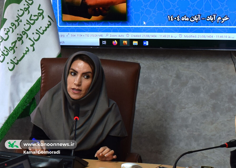 1369234-1 نشست معرفی و نقد کتاب «باغ کیانوش»