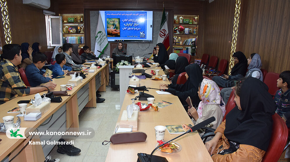 1369235-1 نشست معرفی و نقد کتاب «باغ کیانوش»