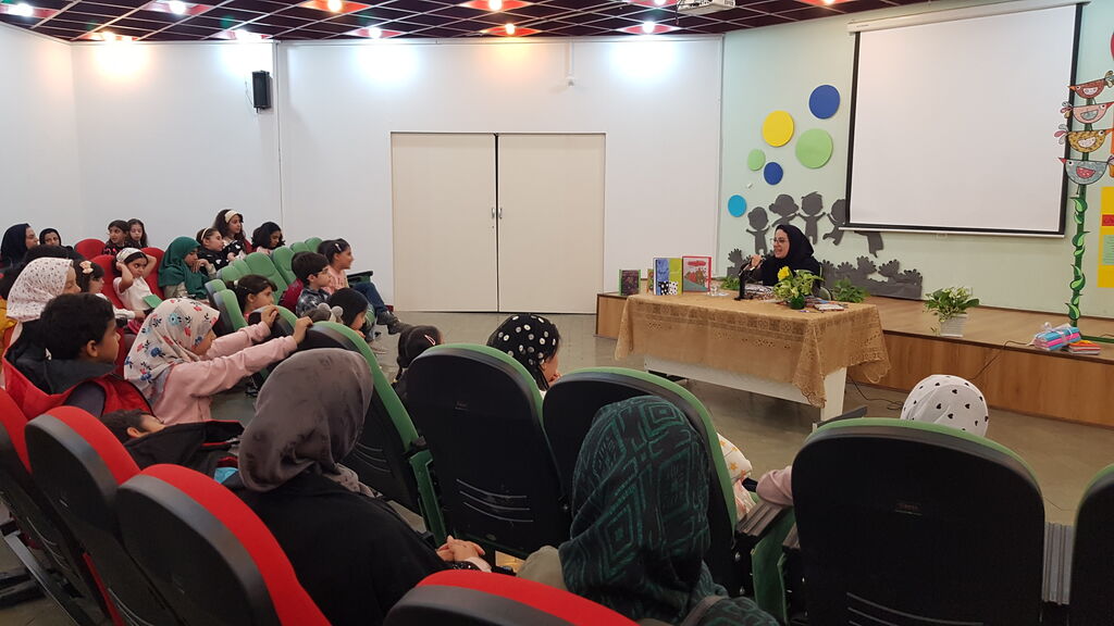 1369544-2 جشن واژههای روشن؛ در مرکز ۲۱