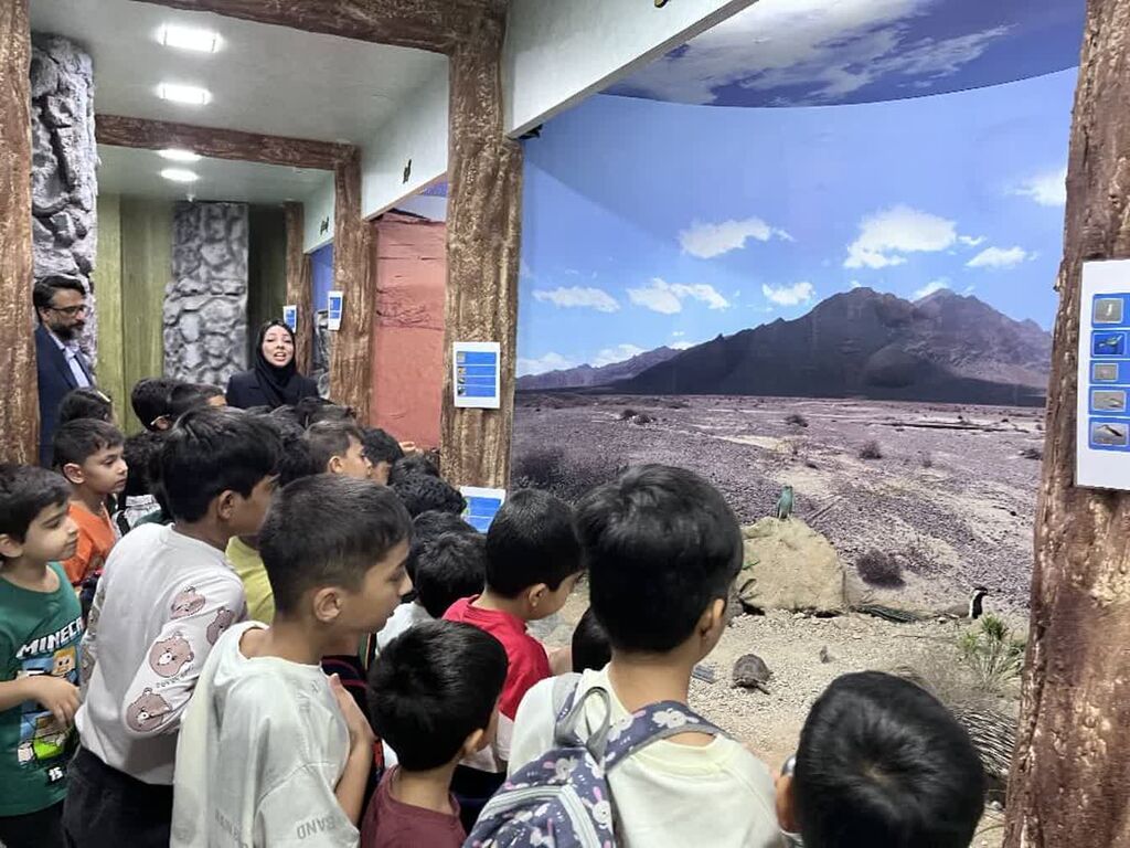 1369576-1 بازدید بیش از ۷۰۰ کودک از مرکز تخصصی علوم بندرعباس