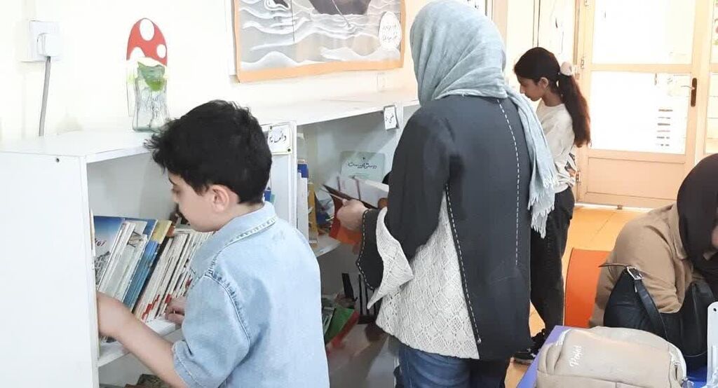 1369701-1 کارگاه «والد و کودک» کانون مسجدسلیمان به مناسبت هفته کتاب برگزار شد