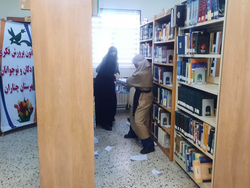 1369797-1 سفری اسرارآمیز به کتابخانهای در دل تاریخ در مرکز فرهنگی چناران