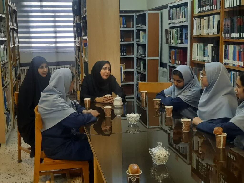 1369800-1 سفری اسرارآمیز به کتابخانهای در دل تاریخ در مرکز فرهنگی چناران