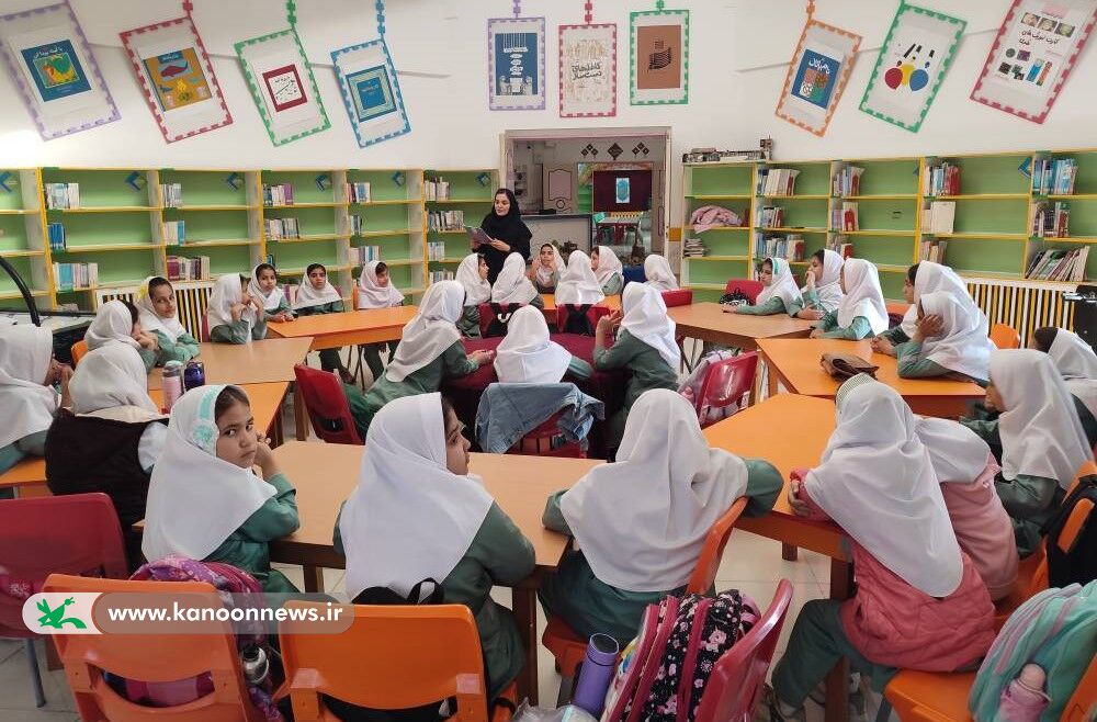 1369802-1 برگزاری ویژهبرنامههای هفتهی کتاب در مرکز شماره (۱) کانون پرورش فکری کودکان و نوجوانان مریوان