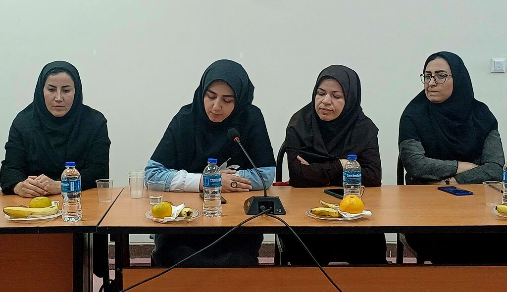 1369820-1 رونمایی از پوستر جشنواره بازیهای بومی-محلی با حضور نائب رئیس مجلس در کانون همدان