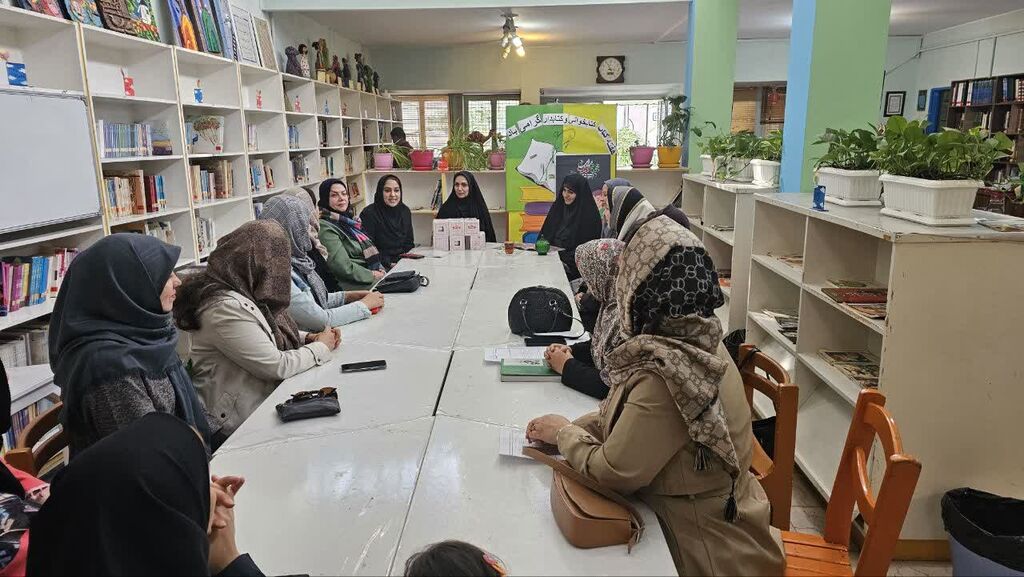 تقدیر از اعضای باشگاه کتابخوانی مادران در مرکز هشتگرد