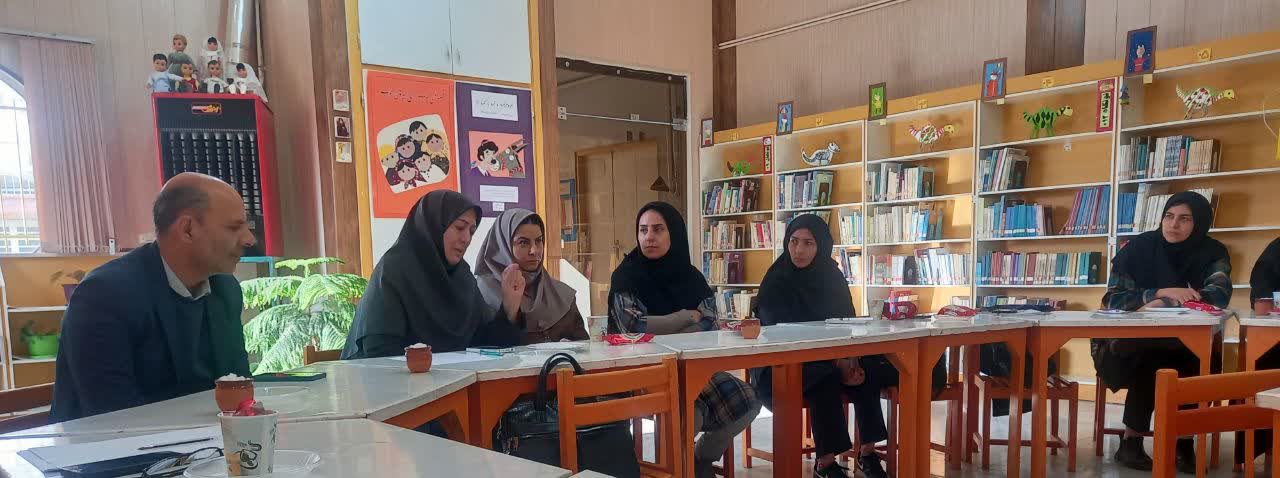 1369932-1 نشست انجمن قصه گویی شاخه شهرستان شازند