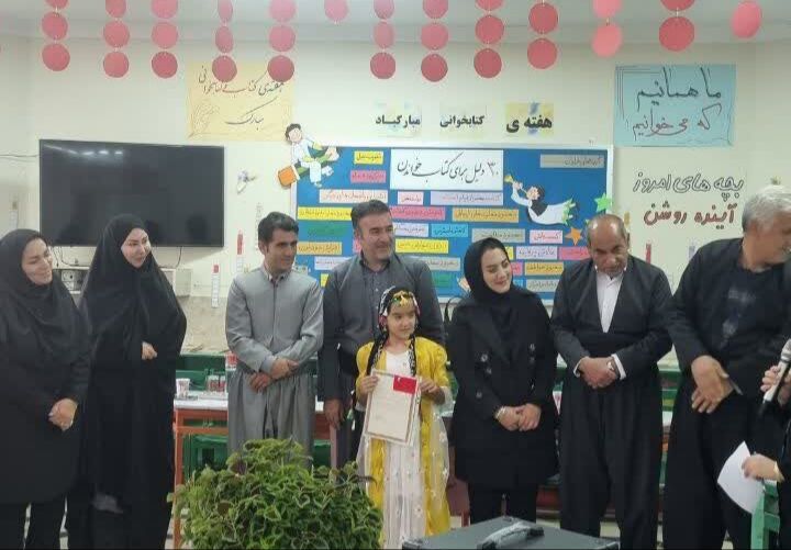 1369947-1 مرکز جوانرود میزبان "دورهمی کتاب" شد